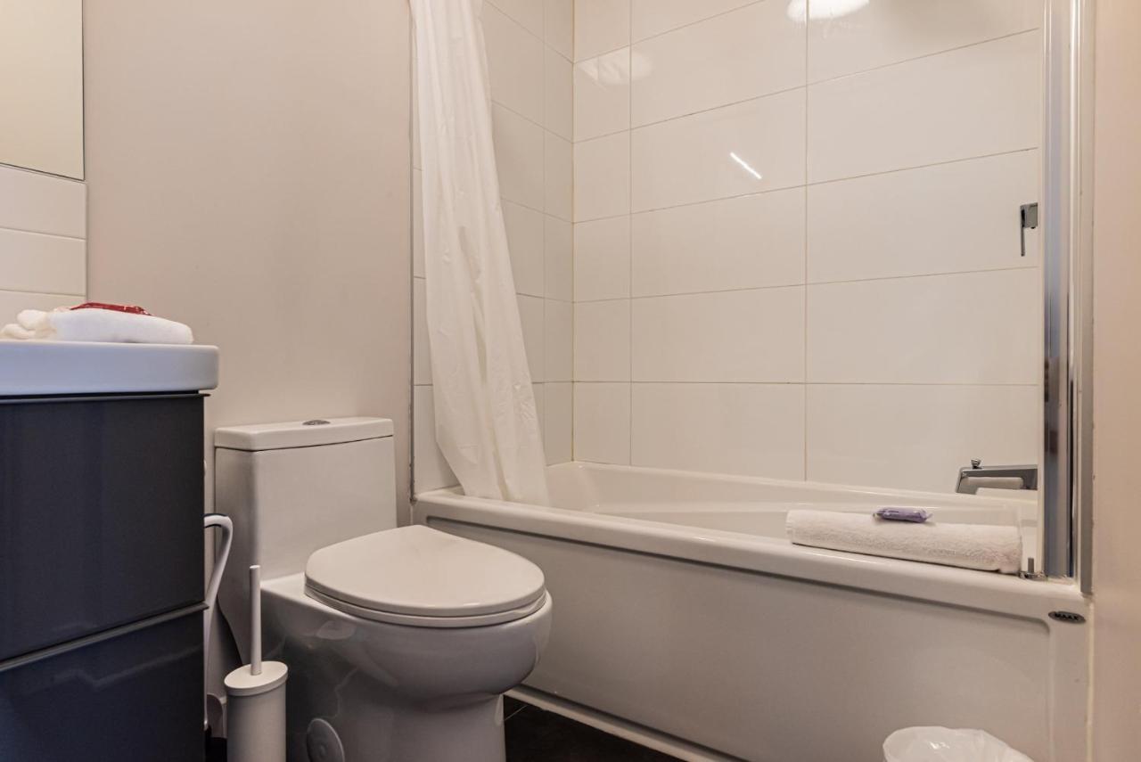 2 Bedroom Luxury In The Mile End By Den Stays Apartment Montreal